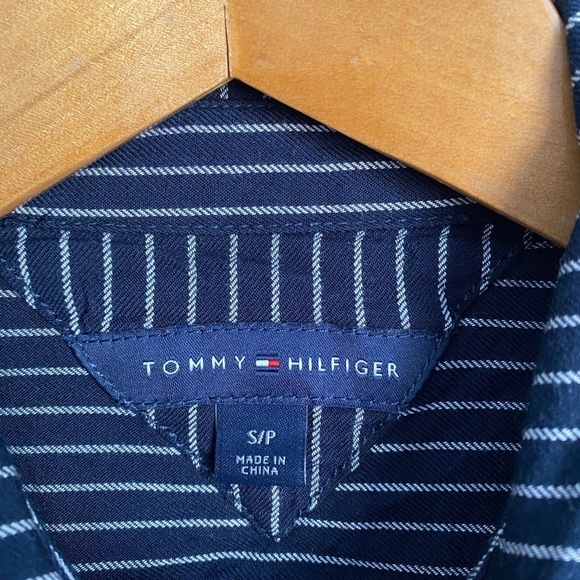 Tommy Hilfiger Women's Navy Pin-Striped Long Sleeve Button Up Shirt Size Small - Picture 2 of 12